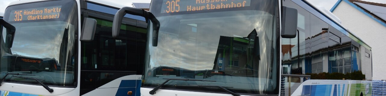 AVV-Busse auf Parkplatz