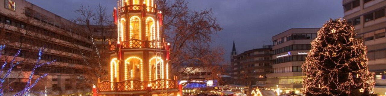 Weihnachtsmarkt mit Weihnachtspyramide