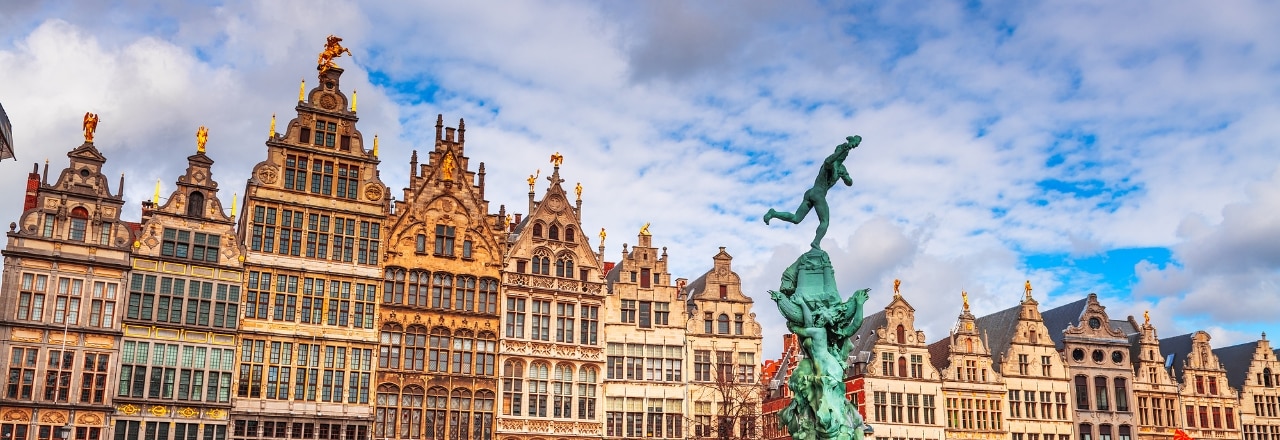 Markt von Antwerpen mit Brunnen