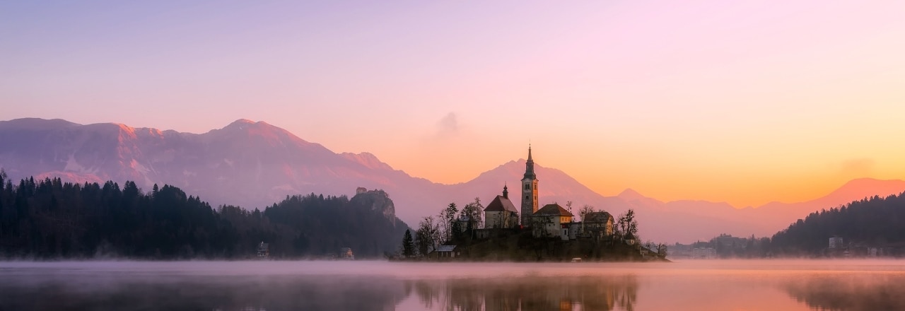 Bleder See mit seiner kleinen Insel bei Abendsonne