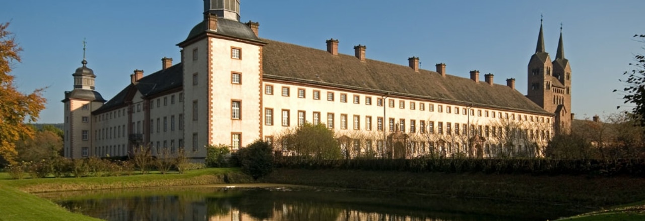 Gesamtansicht Schloss Corvey mit dem Westwerk im Hintergrund