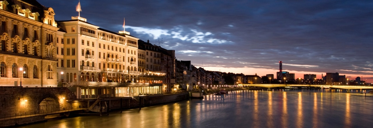 Altstadt von Basel bei Nacht