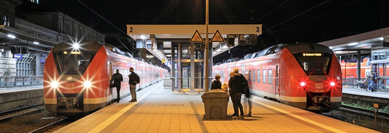 Zug S-Bahn Nürnberg Nacht