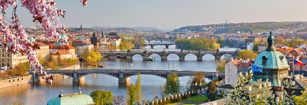 Blick über die Moldau auf Prag