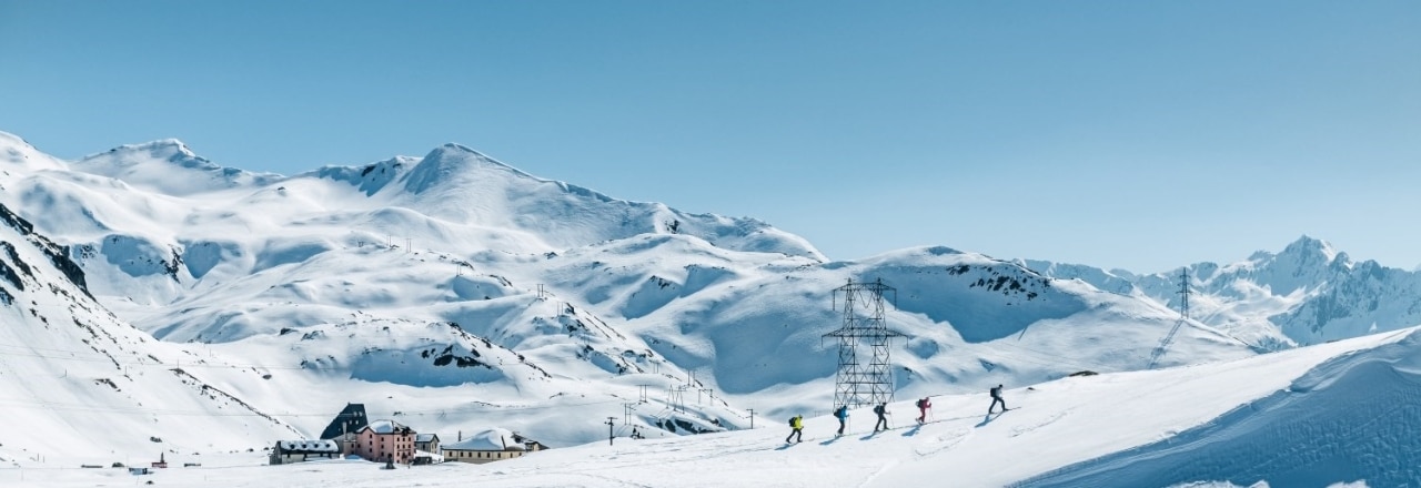 Tourengeher am Gotthard-Pass