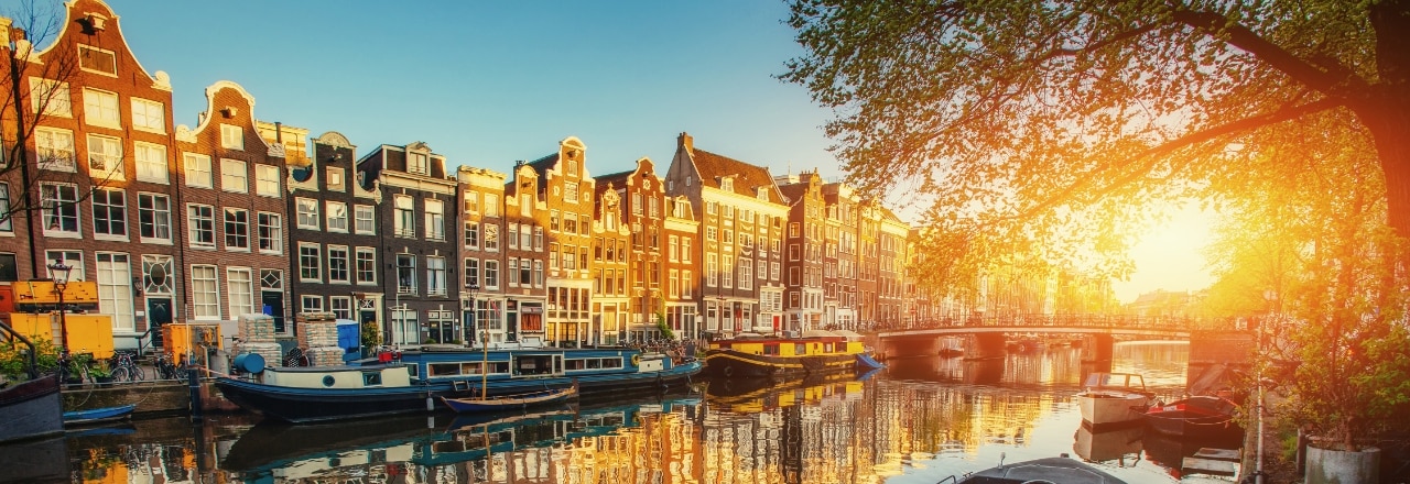 Amsterdamer Gracht bei Sonnenuntergang.