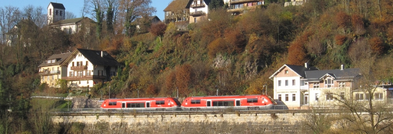 Hochrheintalbahn in Landschaft