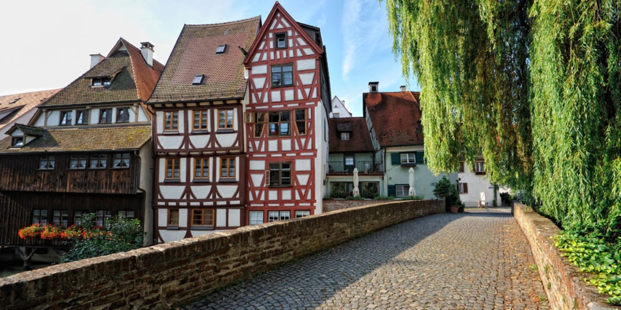 Die Häuslesbruck über die Blau im Fischer- und Gerberviertel.