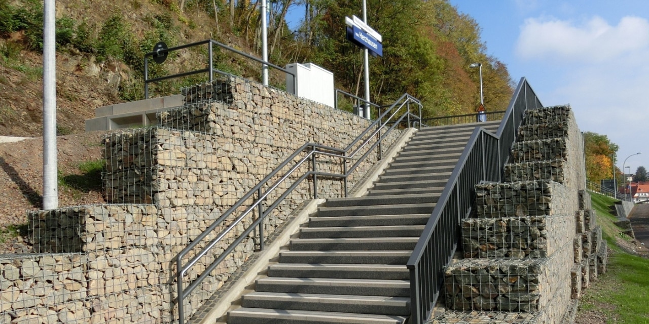 Treppenzugang ZOB zum Nationalparkbahnhof Vöhl-Herzhausen