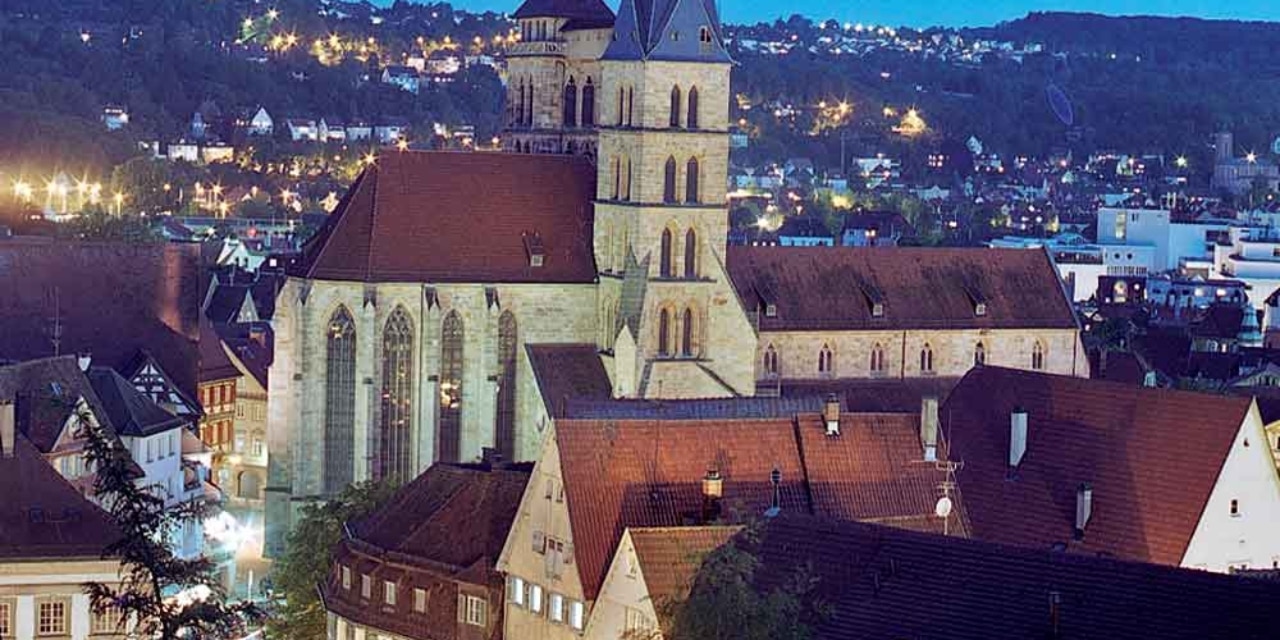 Stadtkirche St. Dionys bei Nacht