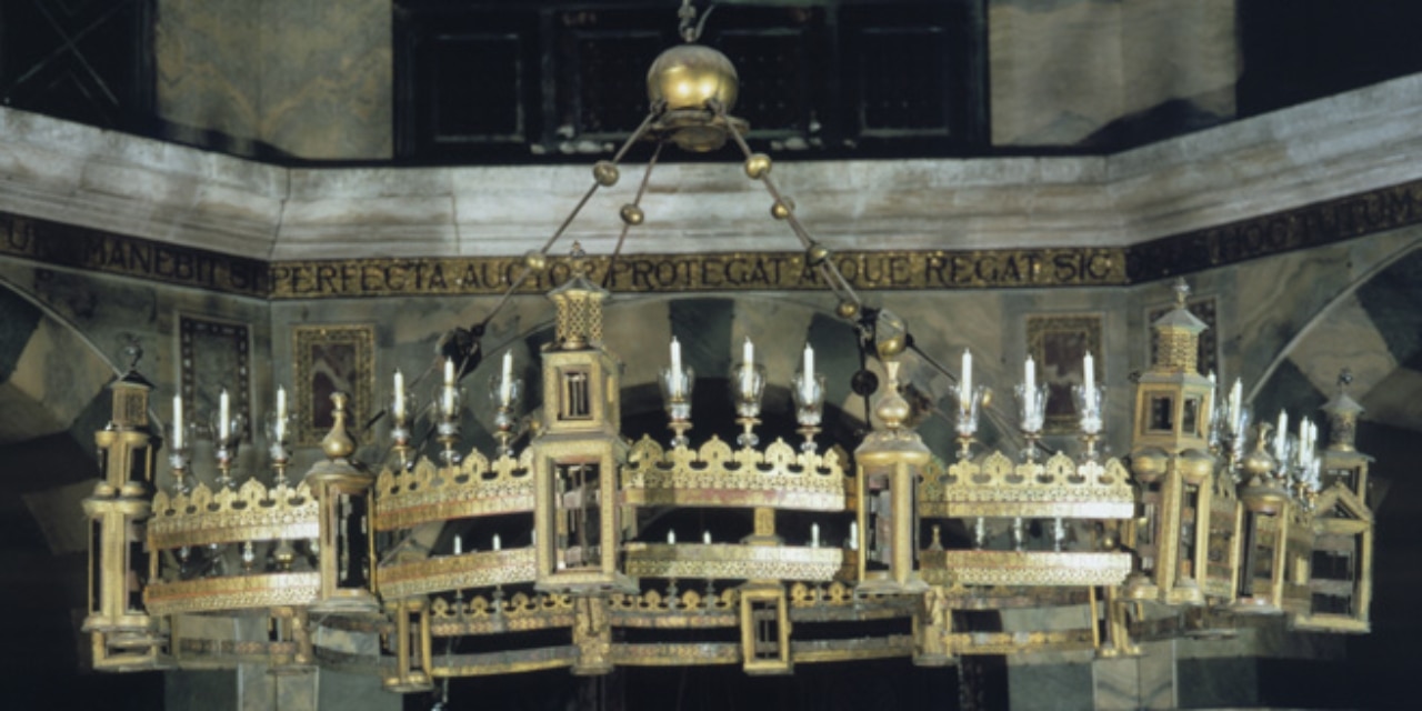 Barbarossaleuchter im Aachener Dom