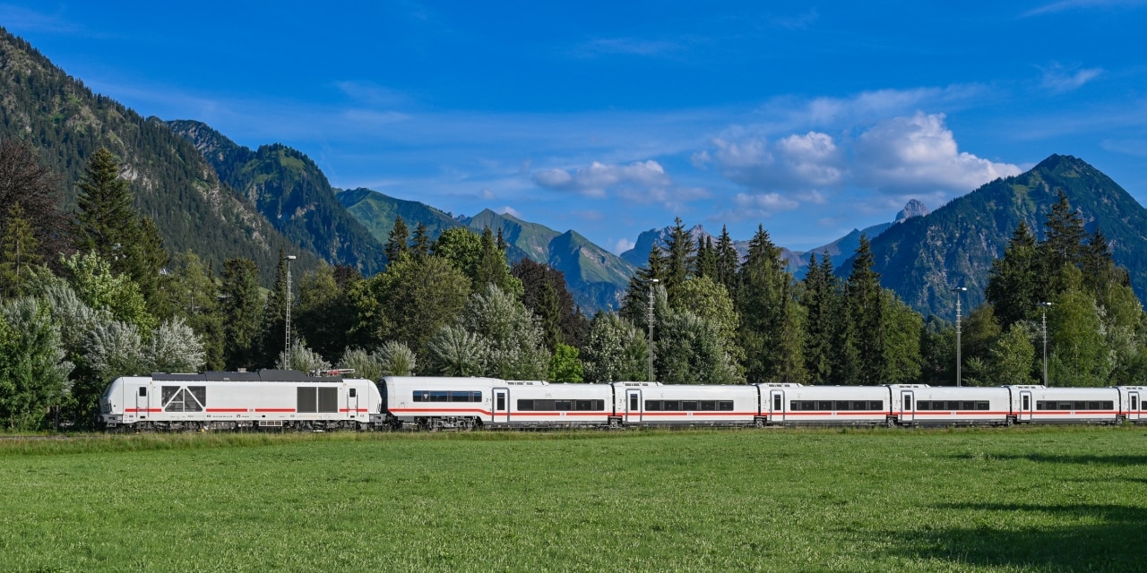 ICE L im Gebirge unterwegs