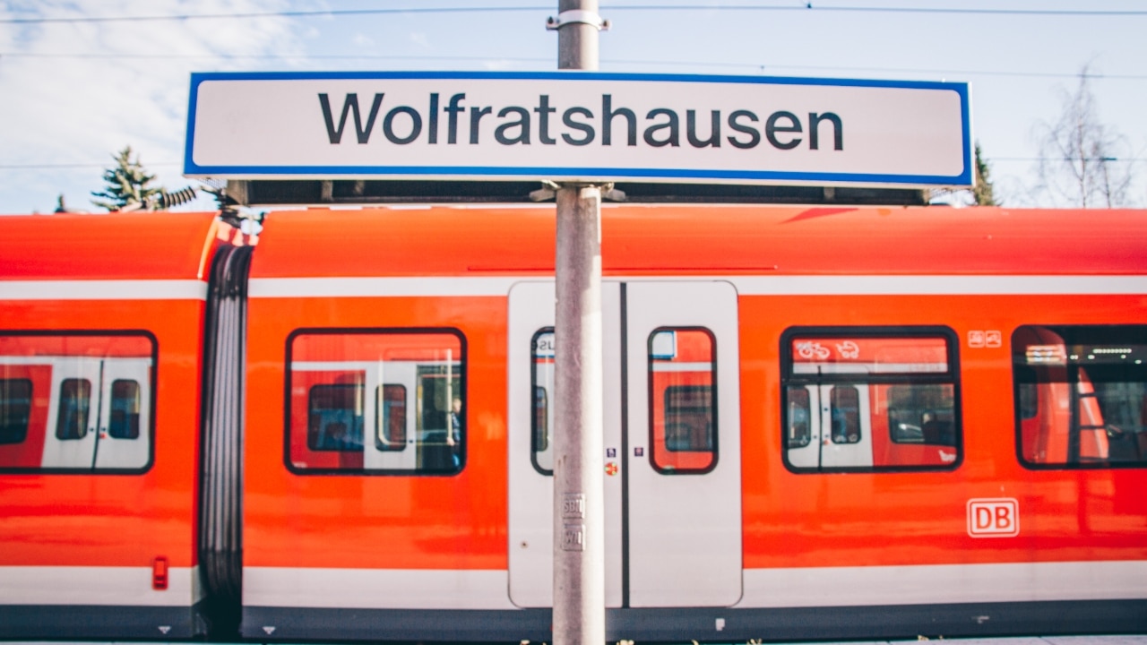 S-Bahn Stationsschild Wolfratshausen