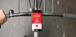 Lenkstange vom Fahrrad mit Handy