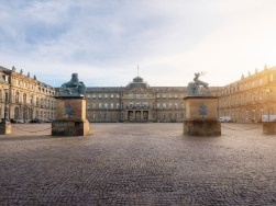 Stuttgart: Neues Schloss bei Sonnenuntergang