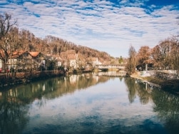 Fluss durch Wolfratshausen