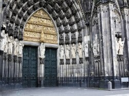 main entrance to the Cologne Cathedral 