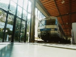 Eine alte S-Bahn im Verkehrszentrum des Deutschen Museums