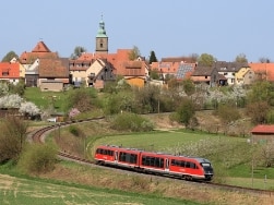 Mittelfrankenbahn vor der Kulisse von Kalchreuth