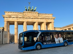 Bus vor Brandenburger Tor