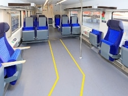  Skoda-Zug innen: Unterdeck mit Rollstuhlbereich