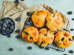 Gesunde Blaubeer-Quarkbrötchen ohne Zucker von Ninastrada