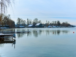 winterliches Bild eines Sees