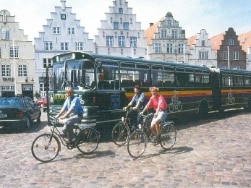 Fahrrad-Bus von Autokraft auf dem Marktplatz von Schleswig