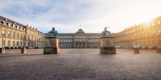 Stuttgart: Neues Schloss bei Sonnenuntergang