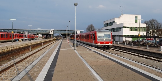 Züge am Bahnsteig