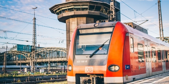 S-Bahn an der Hackerbrücke