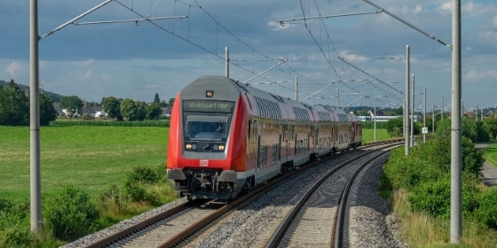 Doppelstockzug auf der Südbahn