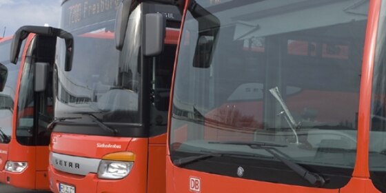 DB Regio Busse auf Busparkplatz