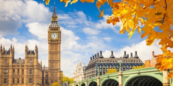 Big Ben mit Herbstlaub, London 