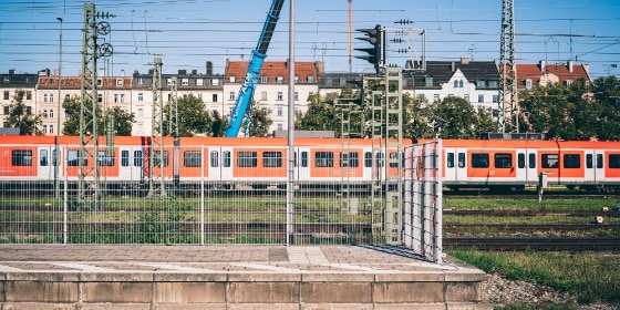 Präventionszaun am Ende eines Bahnsteiges