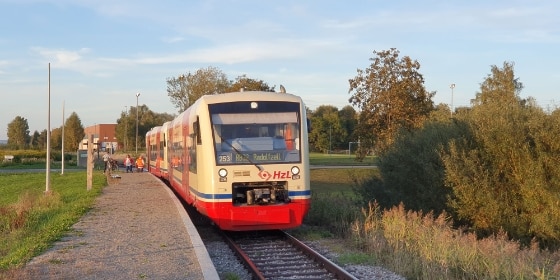 Zug der Biberbahn zwischen Mengen und Sauldorf