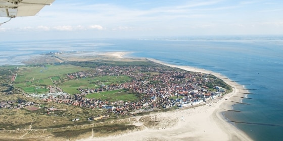 Blick auf Borkum vom Flugzeug aus