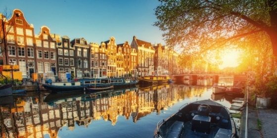 Amsterdamer Gracht bei Sonnenuntergang.