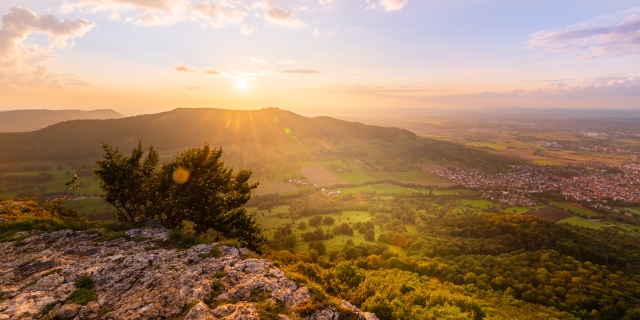 Berge und Sonnenuntergang