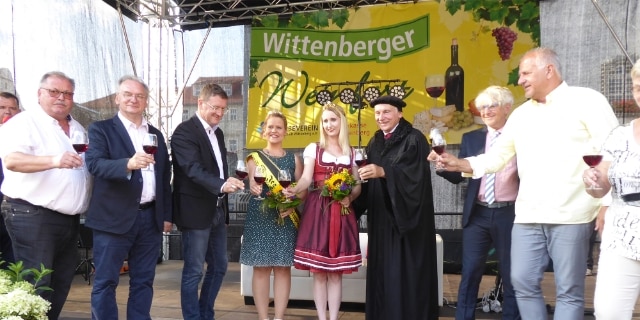 Winzerprominenz auf dem Wittenberger Weinfest