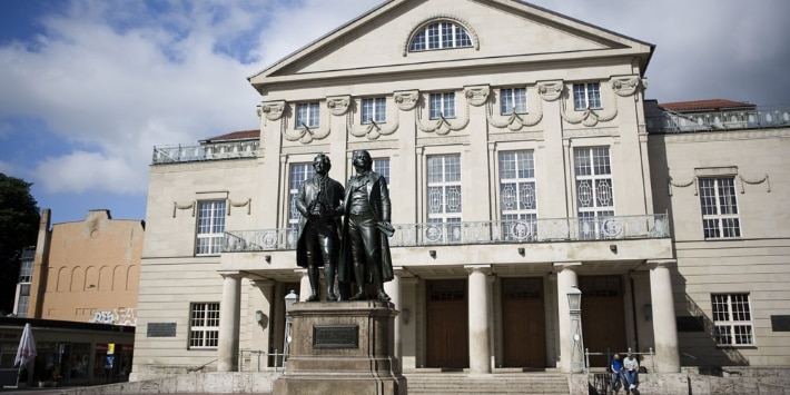 Goethe-Schiller-Denkmal vor dem Nationaltheater, Weimar