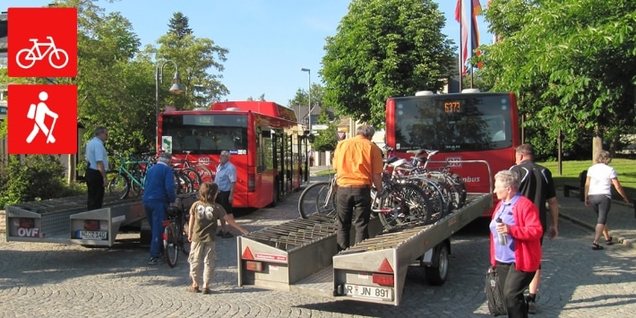 Fahrradfahrer vor Radbus