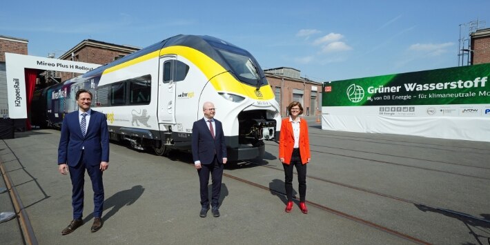 Premiere: Deutsche Bahn und Siemens Mobility präsentieren neuen Wasserstoffzug und Wasserstoff-Speichertrailer