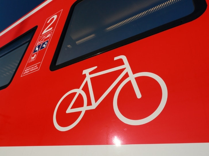 Fahrradsymbol auf Regionalzug