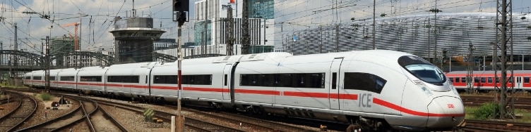 ICE 513 bei Einfahrt in den Zielbahnhof