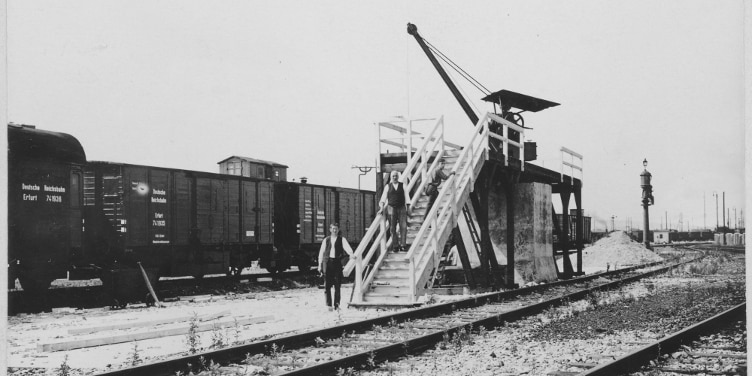 Hilfsbekohlungsanlage auf dem Erfurter Bahnhof nach Kriegsschäden