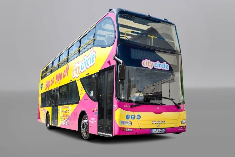 Sonderbus City Circle Doppelstöckig gelb-pink außen seitlich