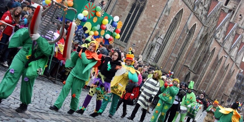 Mit der Bahn zum Karneval nach Braunschweig fahren