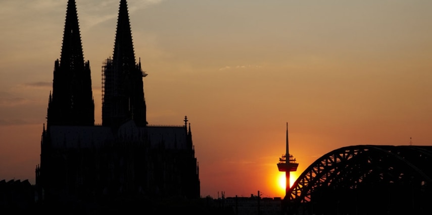 Kölner Dom bei Sonnenuntergang