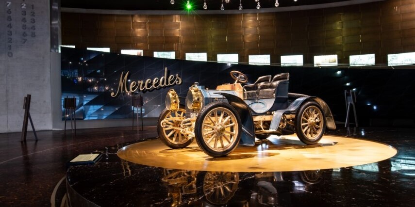 Besuchen Sie das MercedesBenz Museum in Stuttgart Die